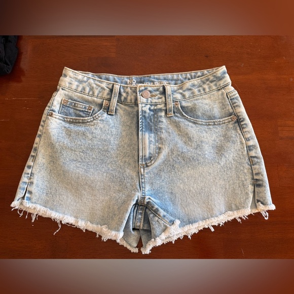 No Boundaries Mid Rise Light Wash Denim Shorts size 4 - Picture 4 of 9